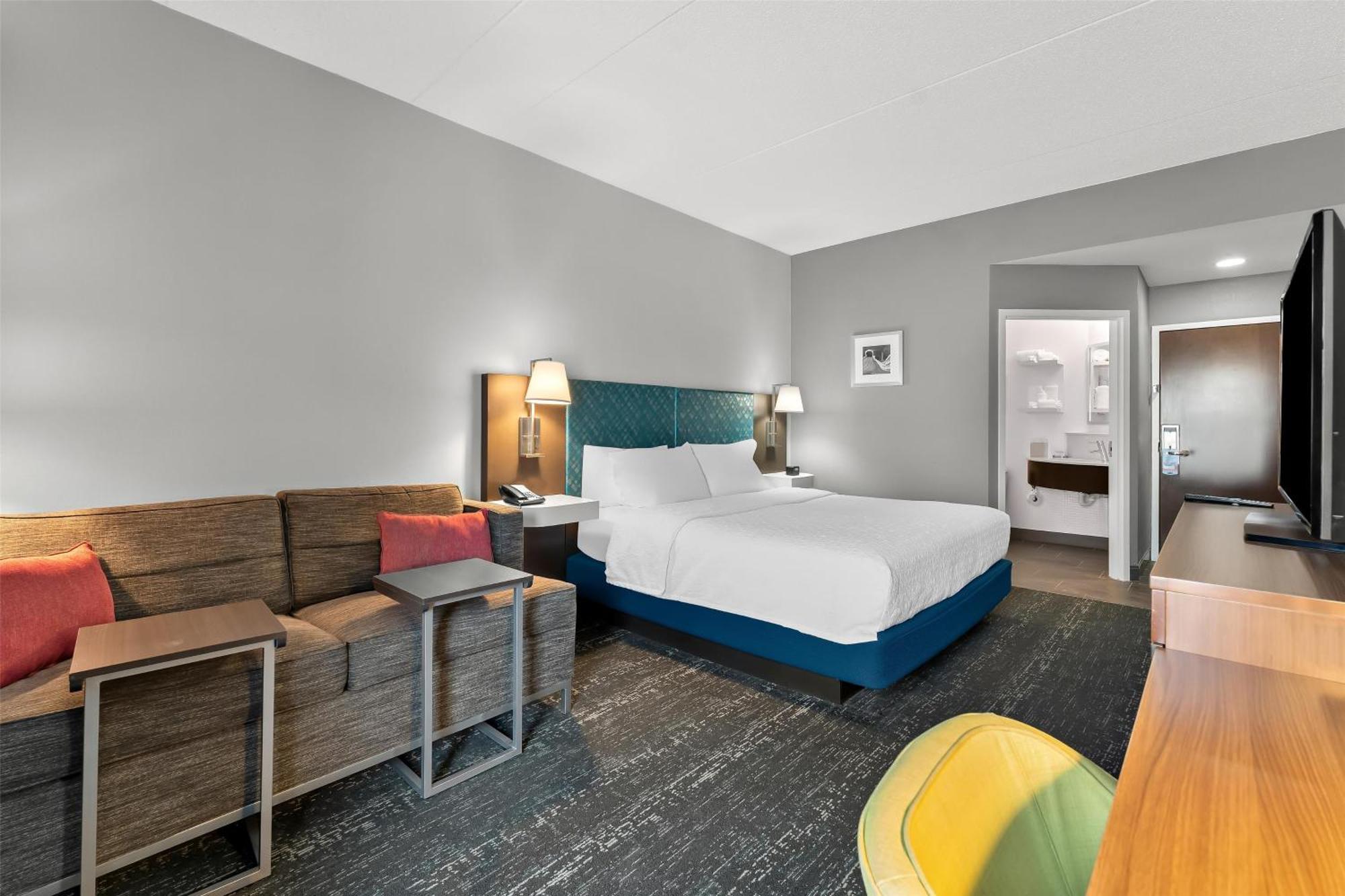 Hampton & Newtown Hotel