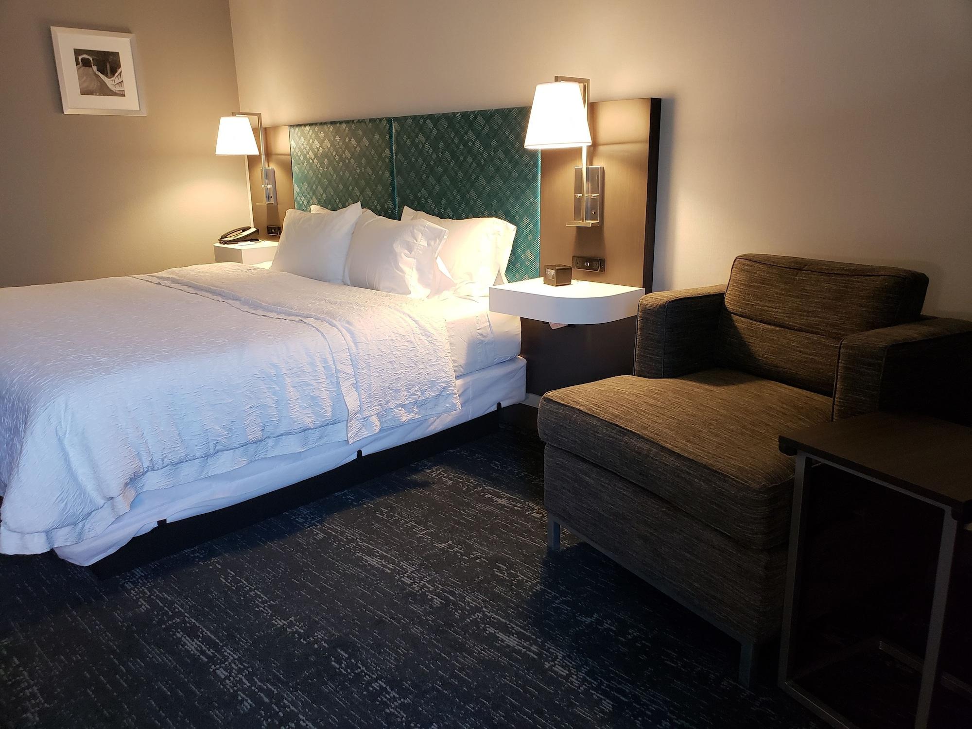 Hotel Hampton & Newtown 3*
