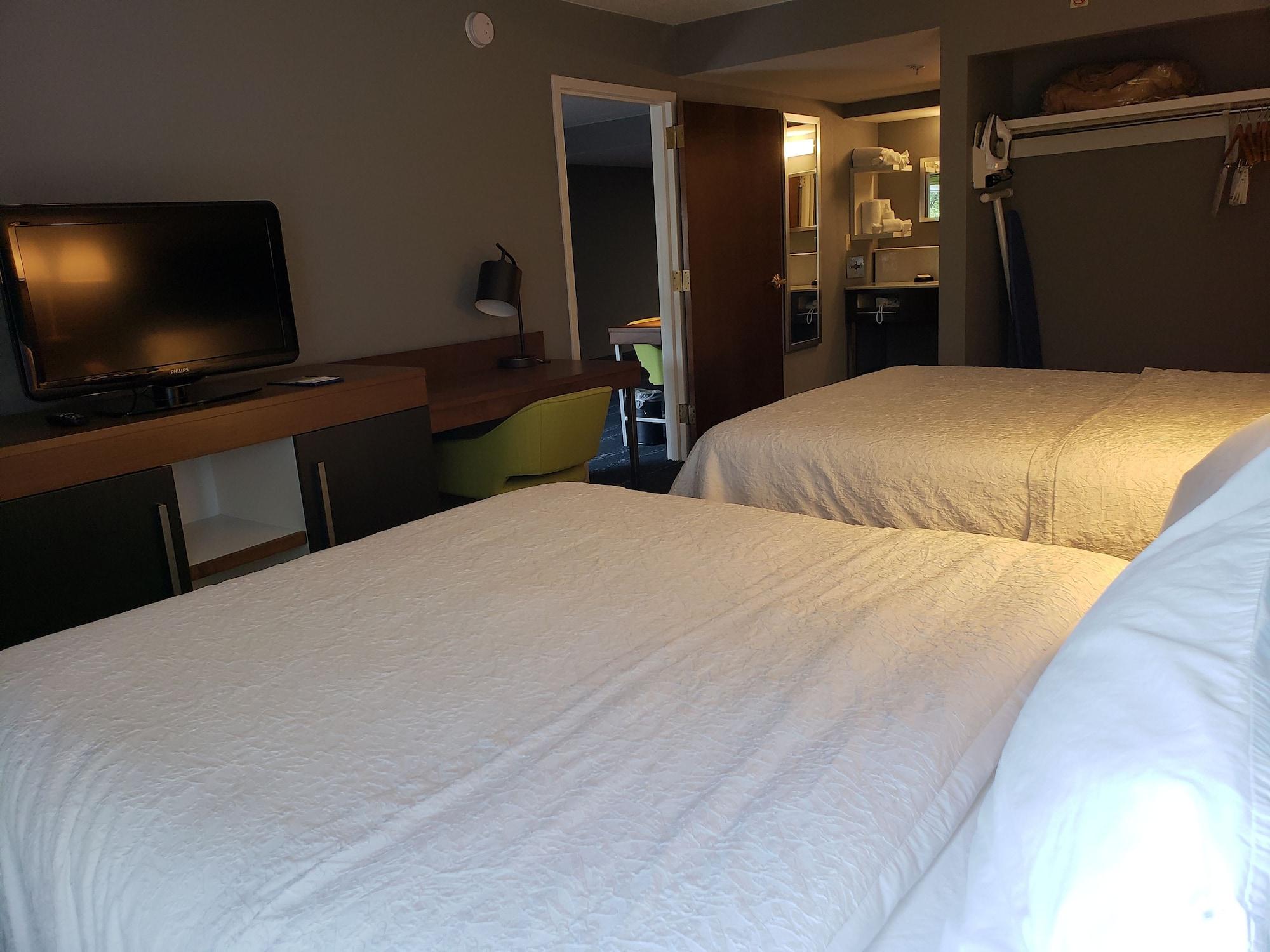 Hotel Hampton & Newtown 3*