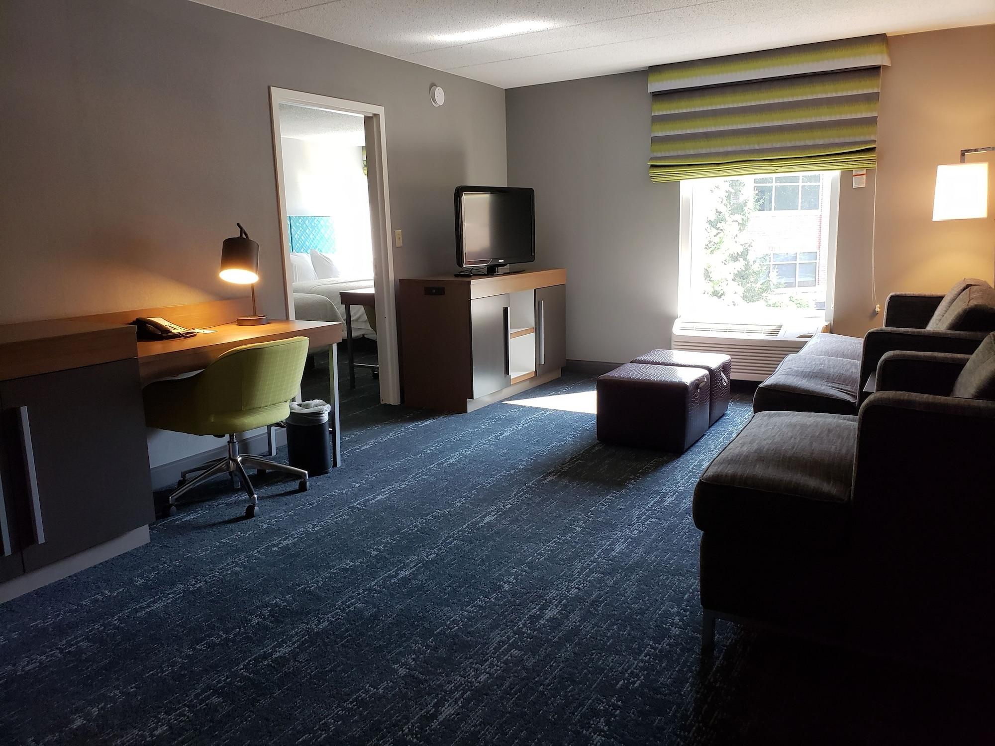 Hotel Hampton & Newtown 3*